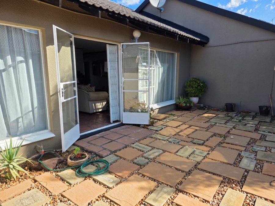 To Let 2 Bedroom Property for Rent in Heuwelsig Free State